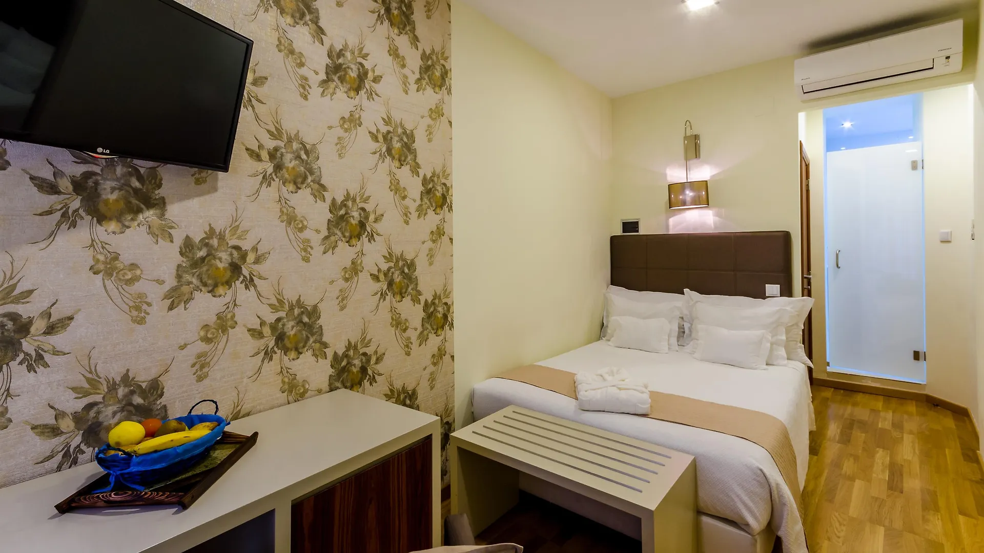 ***  ליסבון Hotel Borges Chiado פורטוגל